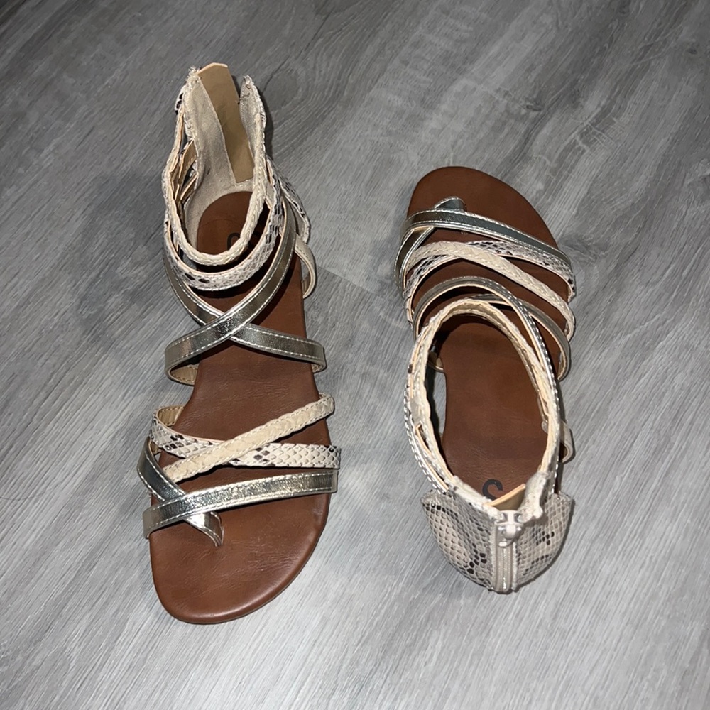 Womens sandal’s size 6
